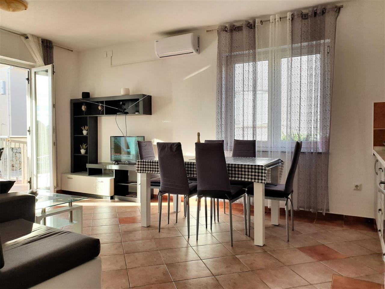 Apartma Gala *